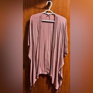 This is a “one size fits all” Maurices kimono.